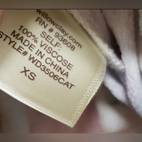 WILLOW AND CLAY L/S Plunging V-neckline Romantic Floral Romper | XSMALL - Picture 5 of 9